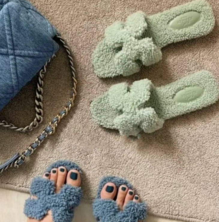 Cozy House Slippers – Soft Plush Indoor/Outdoor Slides for Women